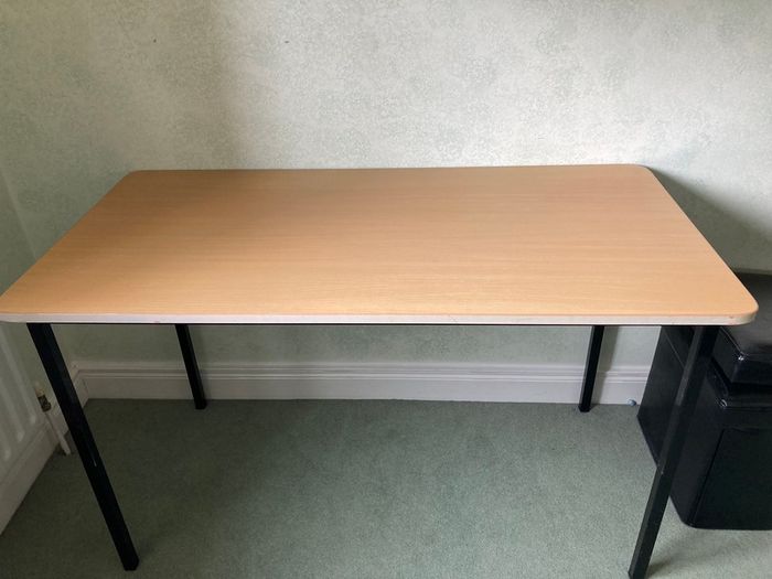 Free desk