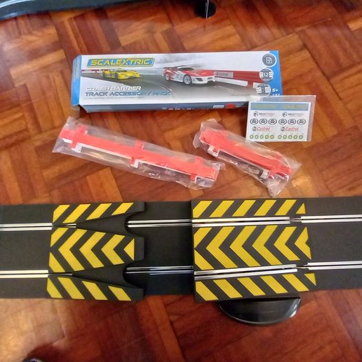 Scalextric Sierra set: BTCC Edition - cars have lights