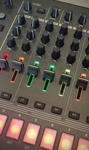 Roland TR-8S