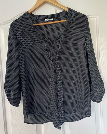Like New: Ladies Blouse (Size 10)