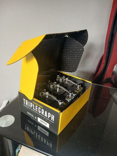 Electric guitar effects pedal