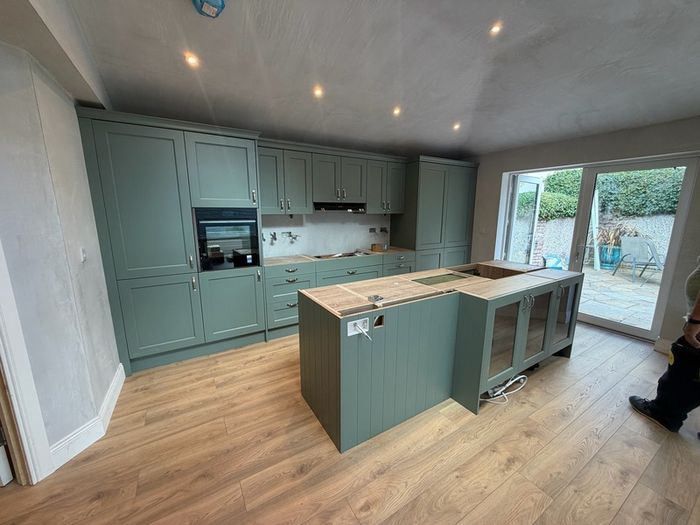Carpenter Handyman kitchen fitter Flat pack specialist