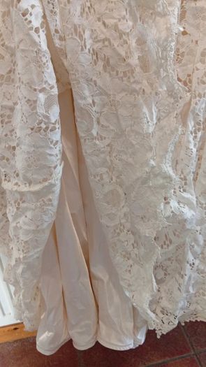 Lace Cream Wedding Dress
