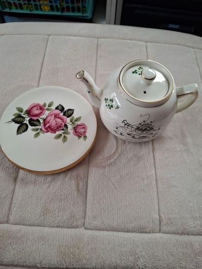 Carrigakine Pottery Cork Ireland Tea Pot And a pottery  carraigaline  stand plate