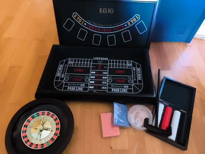 3 in 1 Casino House - Craps, Roulette, BlackJack