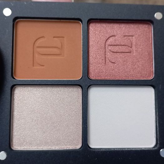 Jennifer Lopez eyeshadow palette