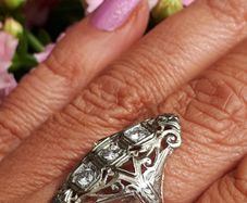 Antique Art Deco Diamond and 18 Carat White Gold Ring