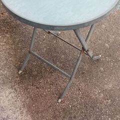 Foldable glass table