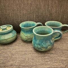 ceramic mugs and sugar bowl