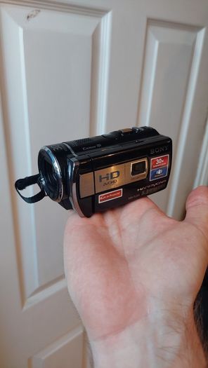 Sony Handycam HDR-PJ200E Camcorder Video Camera
