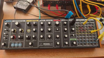 Behringer Model 15