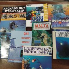 8 Divers Book