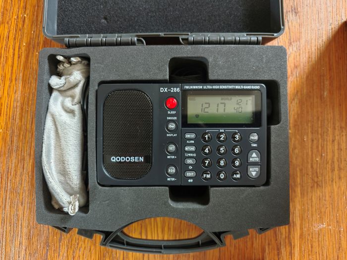 Qodosen DX286 LW/SW/MW/FM Radio and accessories set