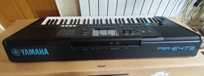 Yamaha PSR-E473 keyboard
