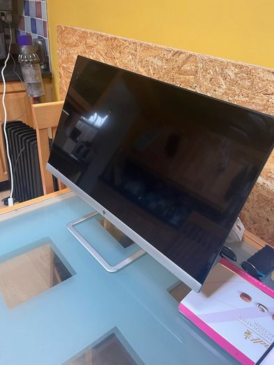 Hp 27 inch monitor with HDMI cable