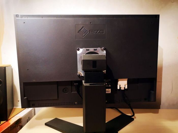 EIZO ColorEdge CG241W - Professional Graphics Monitor 24'' in Excellent Condition