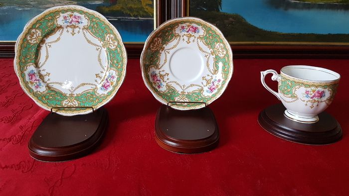For Collectors Antique Queen Anne Regency Green Fine Bone China Gold Gilt Cabinet Tea Set Trio Made In England