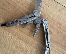 Skeletool Leatherman multitool fishing edc camping pliers