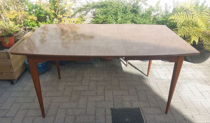 Fabulous Original Mid-Century Modern Extendable Dining or Kitchen Table For Four to Six People, Very Good Condition, Chairs NOT Included