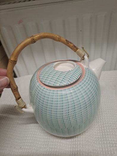 Stylish Ceramic Teapot with Bamboo Handle & Infuser