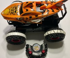 Hot Wheels Monster Trucks Unstoppable Tiger Shark