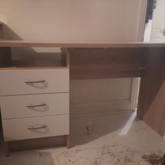 Desk (oak effect and white)