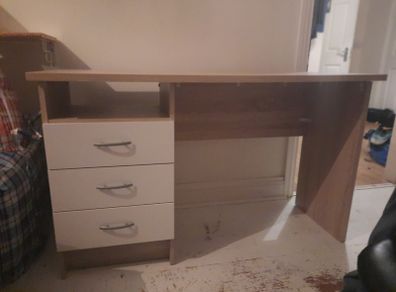 Desk (oak effect and white)