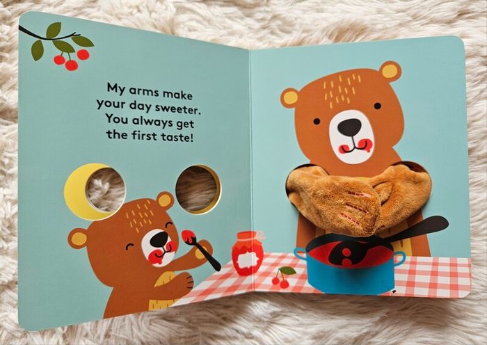 Huge Me Little Bear Finger Puppet Book