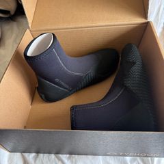 Typhoon Wetsuit Booties Size 7