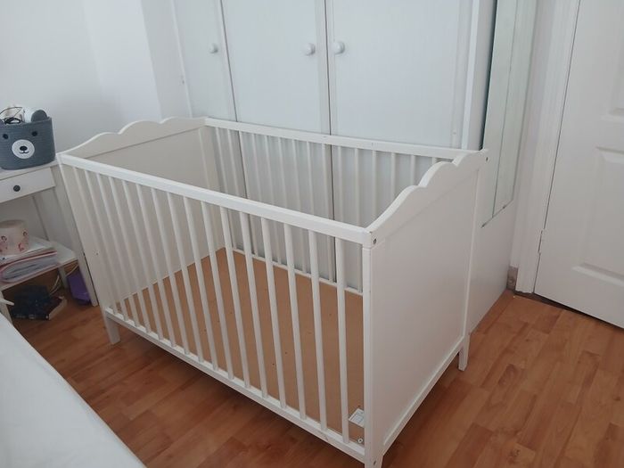 Baby cot/crib