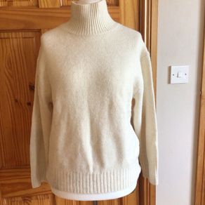 H&M  Ladies Cream Turtle Neck softcosy Jumper  M  12/14 includes postage