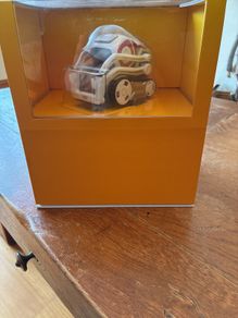 Cozmo aki robot