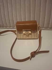 womans handbag