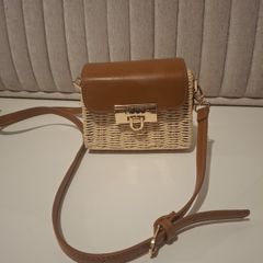 womans handbag
