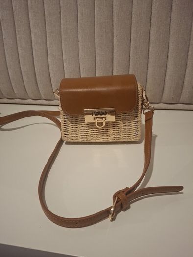 womans handbag