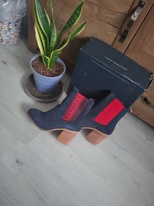 Tommy Hilfiger boots size 6