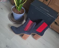 Tommy Hilfiger boots size 6