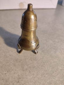 Graceful Vintage Handmade Pepper Pot in BRASS.