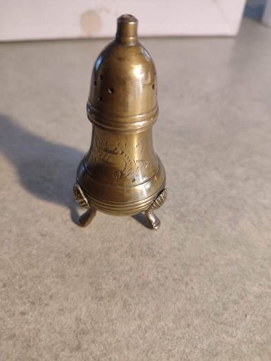Graceful Vintage Handmade Pepper Pot in BRASS.