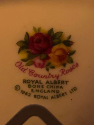 Royal Albert Country Rose Clock