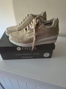 womans shoe