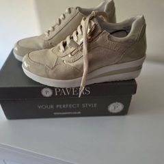 womans shoe