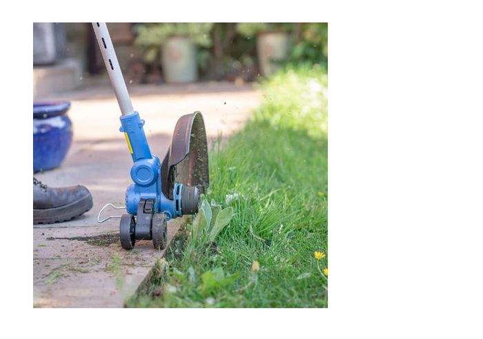 Hyundai 20V Cordless Grass Trimmer 30cm Cut, 2.0Ah Battery, Charger
