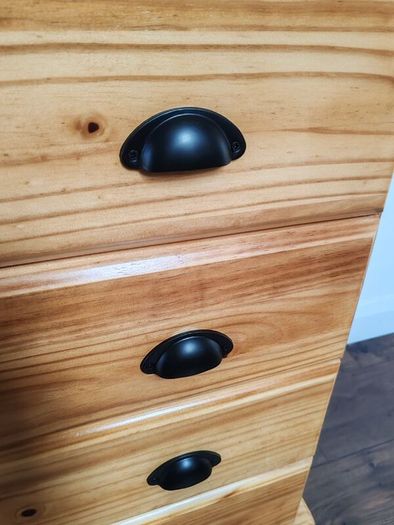 Pine chest of drawers