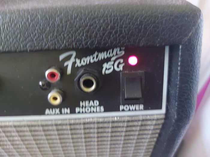 FENDER Frontman 15G Guitar Amp in excellent like new condition, working great