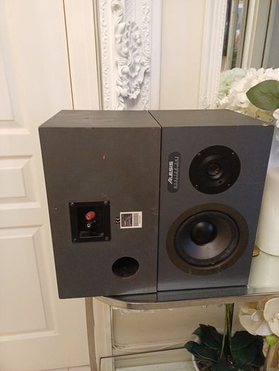 ALESIS monitor one speaker