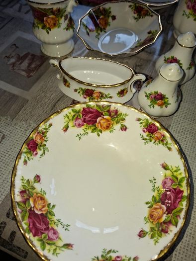Old Country Rose Royal Albert Porcelain 13 Piece which includes Two Tier Cake Stand, Postage Available or collection