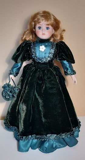 9 x  Porcelain dolls