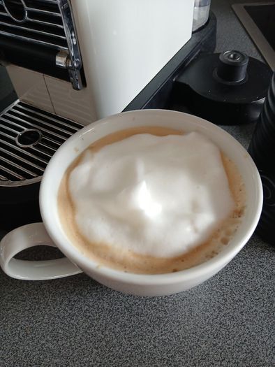 Nespresso Citiz capsule coffee machine & Milk frother