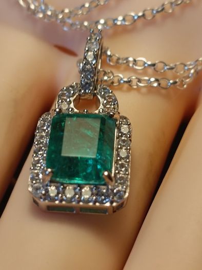 Beautiful Emeraldine & Zircon Pendant in Rhodium Plated Sterling Silver